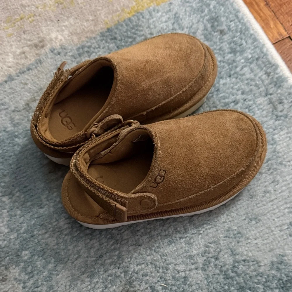 UGG Kids Chestnut Suede Slip-On Clog with Heel Strap